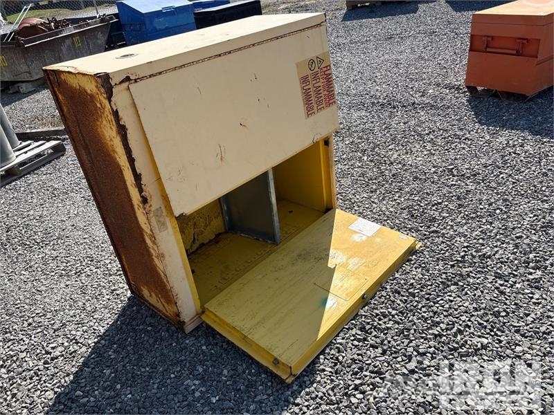  Quantity of (2) 43-Wx18-Dx44-T Fire Cabinets مكونات أخرى