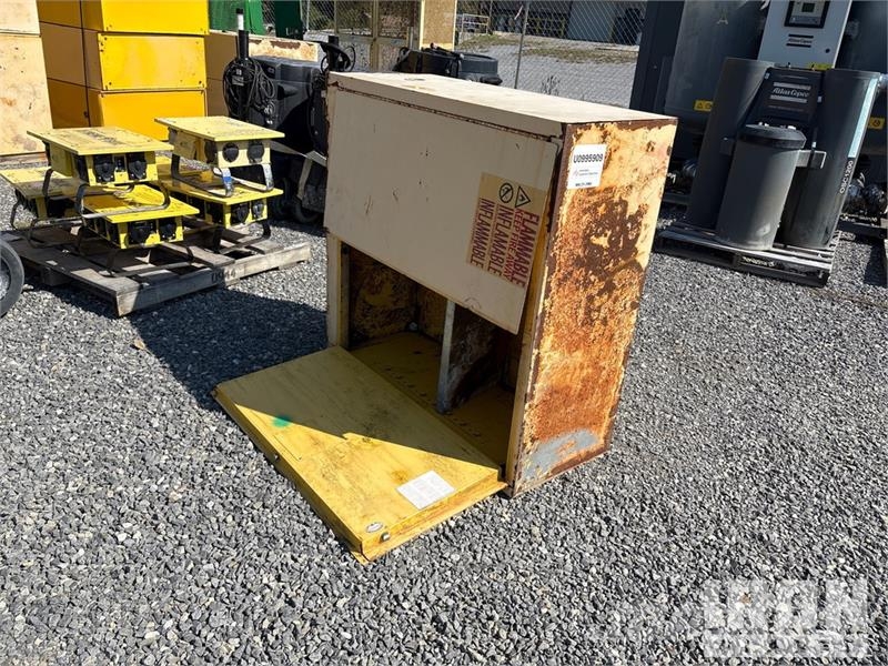  Quantity of (2) 43-Wx18-Dx44-T Fire Cabinets مكونات أخرى