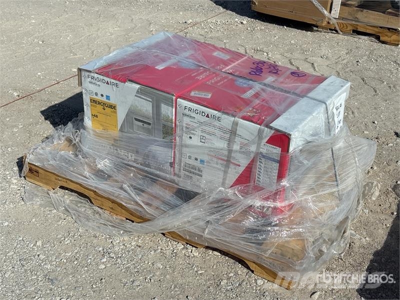 Quantity of (2) 6,000 Btu Frigidaire Air Condition Sildīšanas un atkausēšanas iekārtas