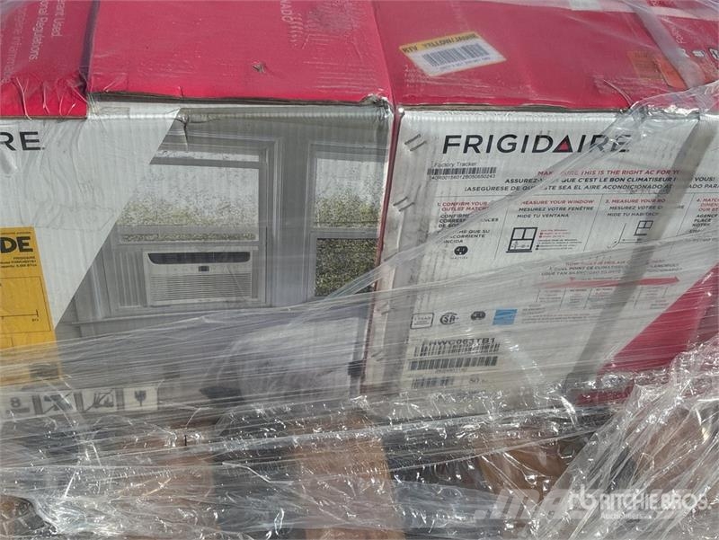 Quantity of (2) 6,000 Btu Frigidaire Air Condition Sildīšanas un atkausēšanas iekārtas