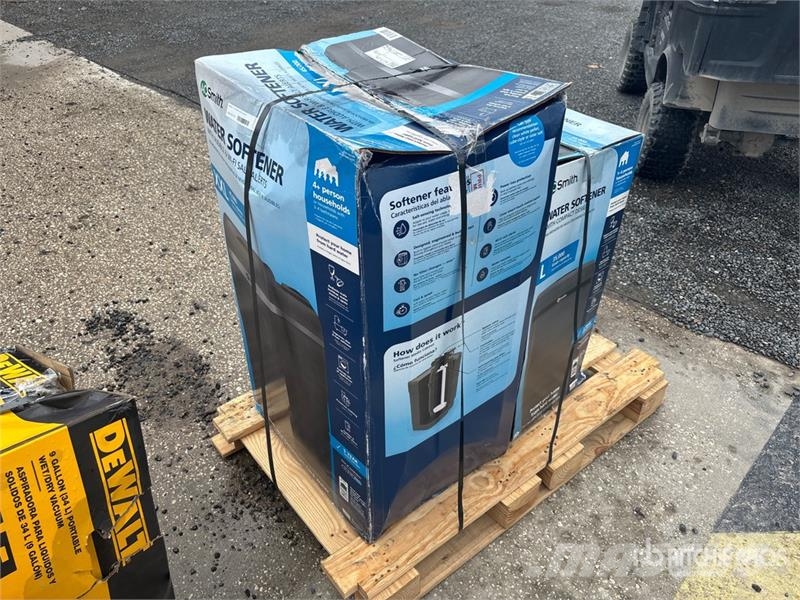  Quantity of (2) A.O. Smith Water Softeners (Unused Sonstige Landmaschinen