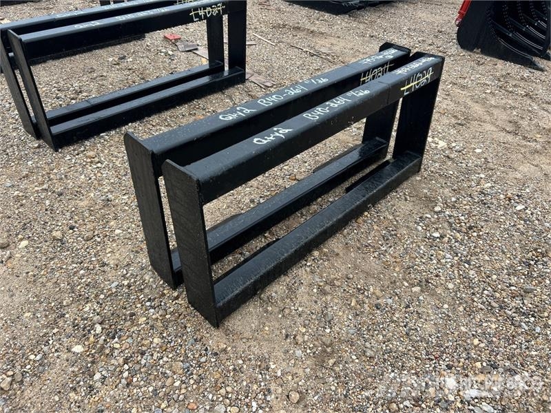  Quantity of (2) All Star Skid Steer Attachment Mou مكونات أخرى