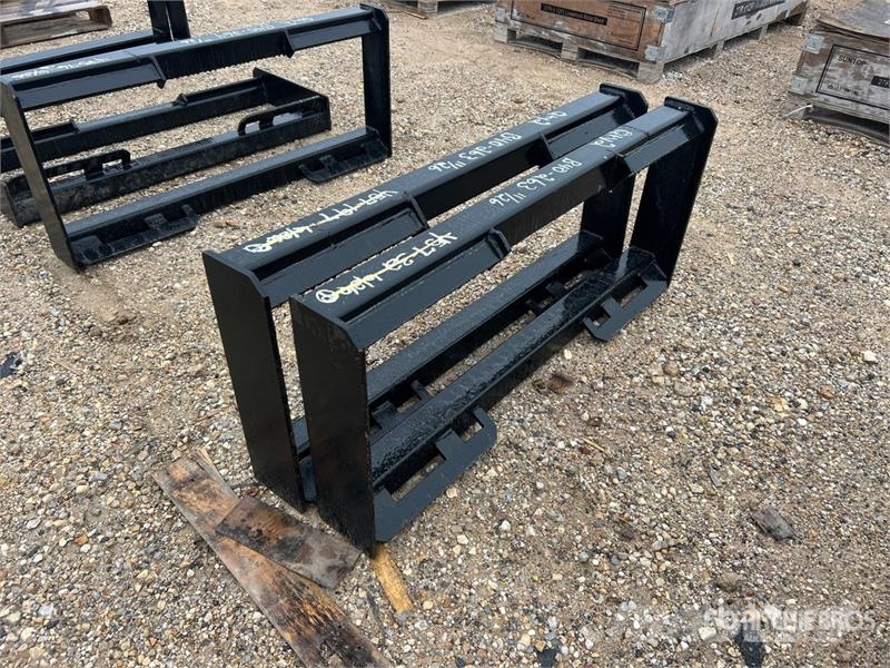  Quantity of (2) All Star Skid Steer Attachment Mou مكونات أخرى