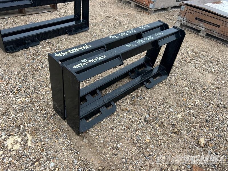  Quantity of (2) All Star Skid Steer Attachment Mou مكونات أخرى