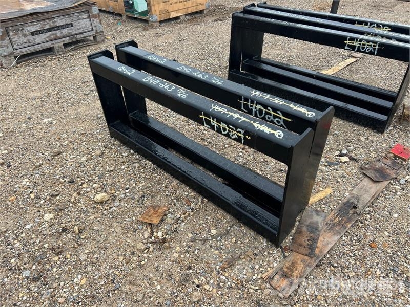  Quantity of (2) All Star Skid Steer Attachment Mou مكونات أخرى