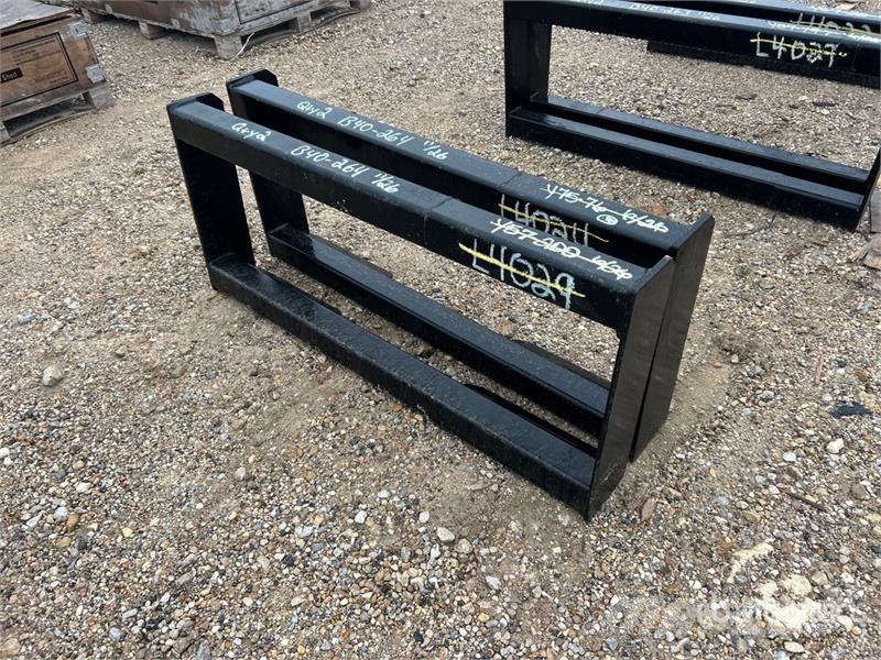  Quantity of (2) All Star Skid Steer Attachment Mou مكونات أخرى