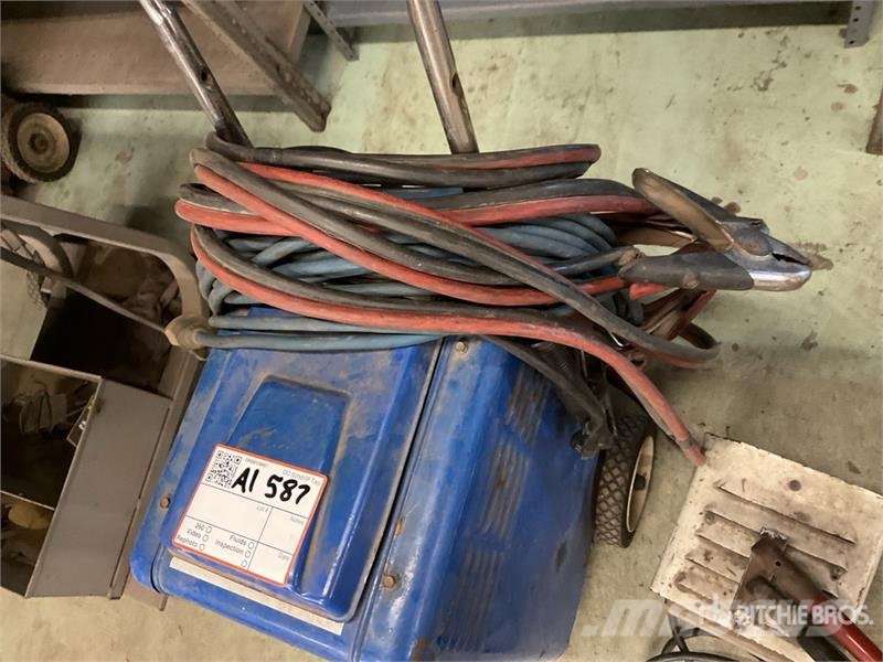  Quantity of (2) Battery Charger Laadijad