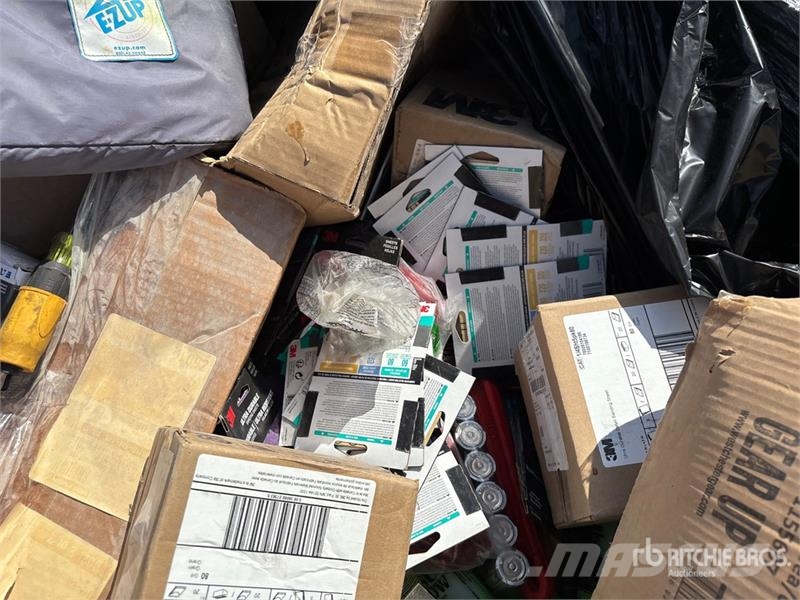 Quantity of (2) Boxes of Contractor Supplies Outros componentes