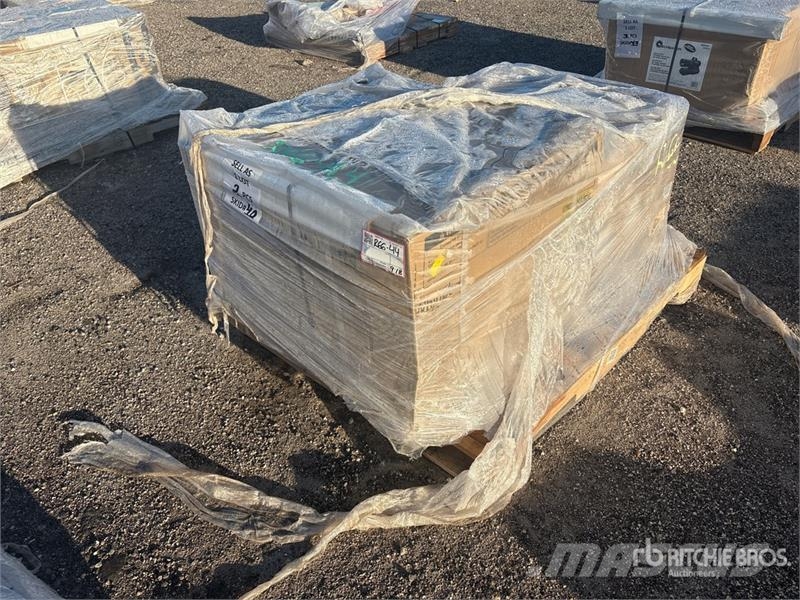 Quantity of (2) Boxes of 10,000 Btu and 24,000 Btu Fűtő és Hűtő felszerelések