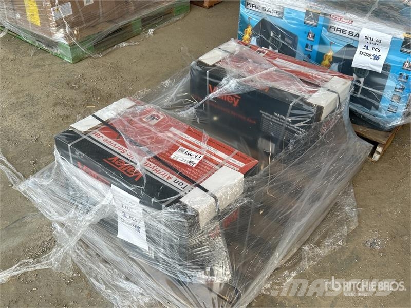 Quantity of (2) Boxes of 22 Ton Service Jack Sonstige Baumaschinen
