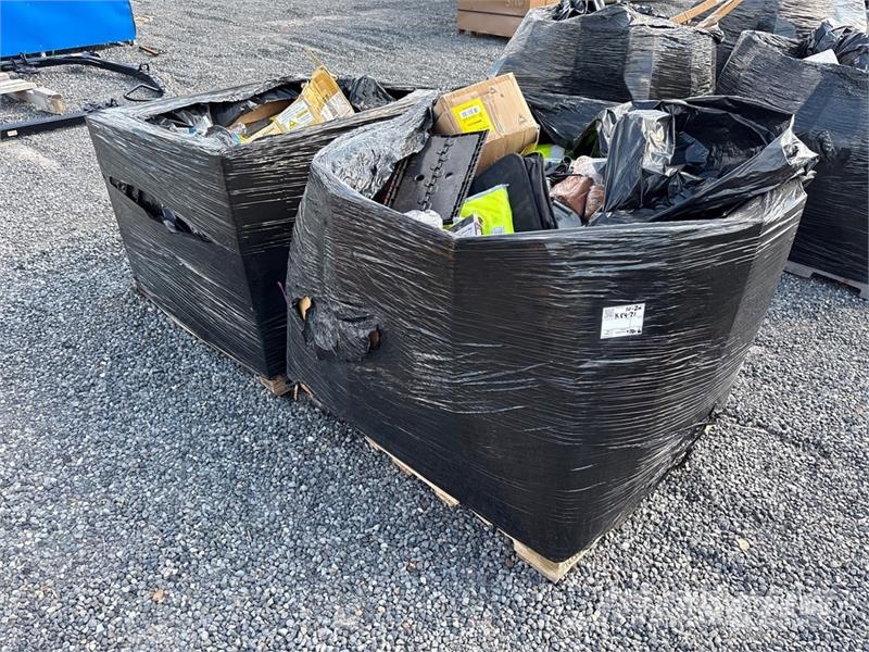 Quantity of (2) Boxes of Contractor Supplies Outros componentes