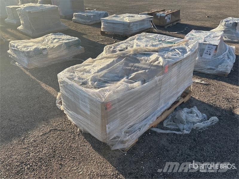 Quantity of (2) Boxes of 10,000 Btu and 24,000 Btu Fűtő és Hűtő felszerelések