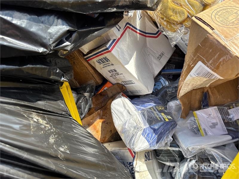 Quantity of (2) Boxes of Contractor Supplies Outros componentes