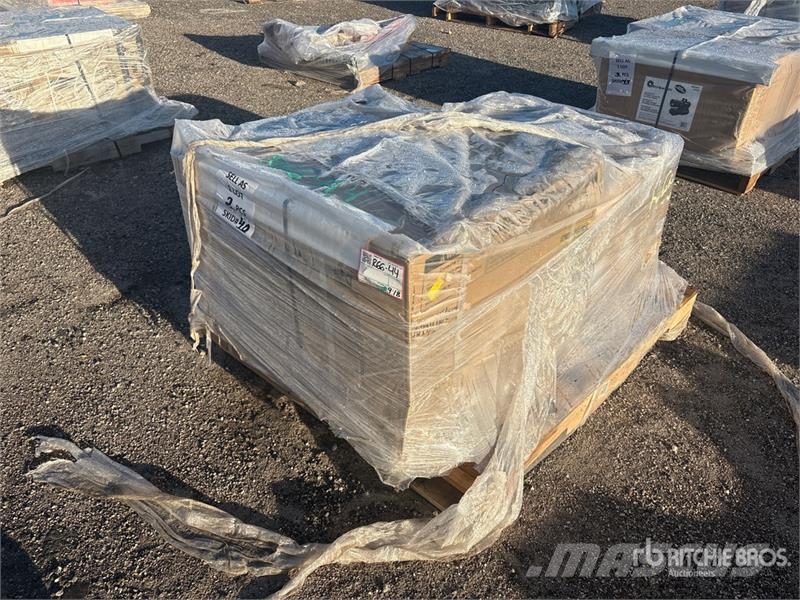 Quantity of (2) Boxes of 10,000 Btu and 24,000 Btu Fűtő és Hűtő felszerelések