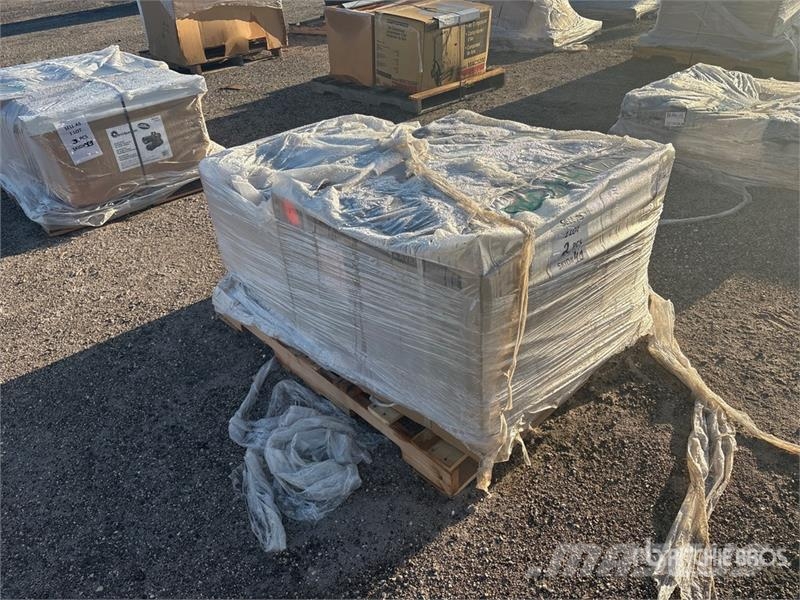 Quantity of (2) Boxes of 10,000 Btu and 24,000 Btu Fűtő és Hűtő felszerelések