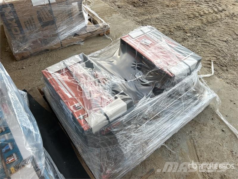 Quantity of (2) Boxes of 22 Ton Service Jack Sonstige Baumaschinen