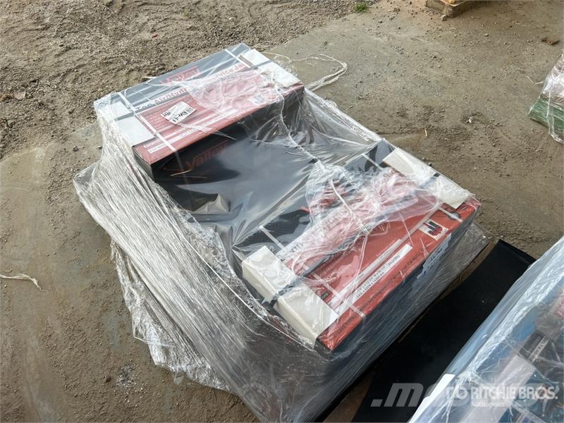 Quantity of (2) Boxes of 22 Ton Service Jack Sonstige Baumaschinen