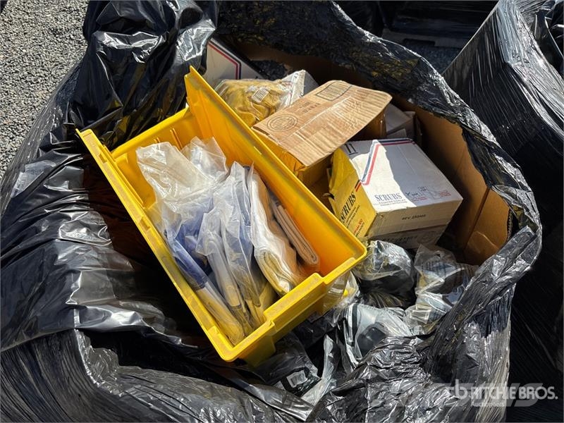 Quantity of (2) Boxes of Contractor Supplies Outros componentes