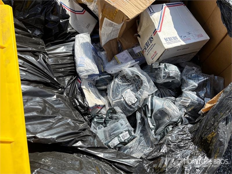 Quantity of (2) Boxes of Contractor Supplies Outros componentes
