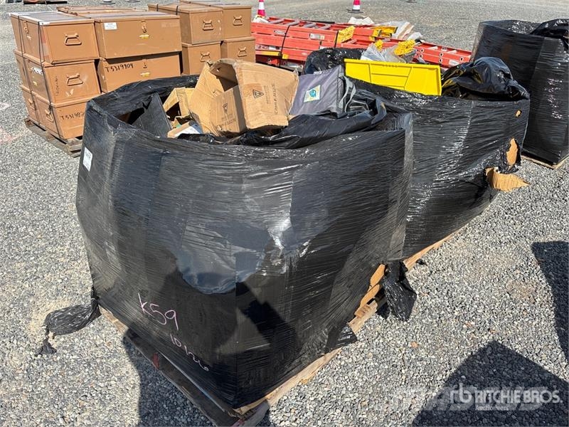 Quantity of (2) Boxes of Contractor Supplies Outros componentes