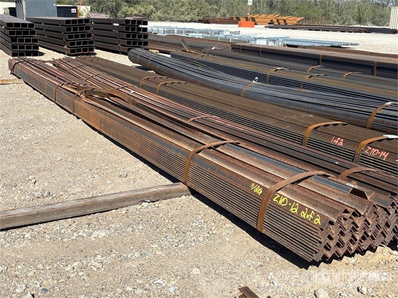 Quantity of (2) Bundles of Angle Iron (1) 1 in x 1 Vintsid, telfrid ja materjaliliftid