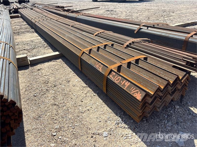 Quantity of (2) Bundles of Angle Iron (1) 2 in x 2 Vitle, dvigala in gradbeni dvižni sistemi