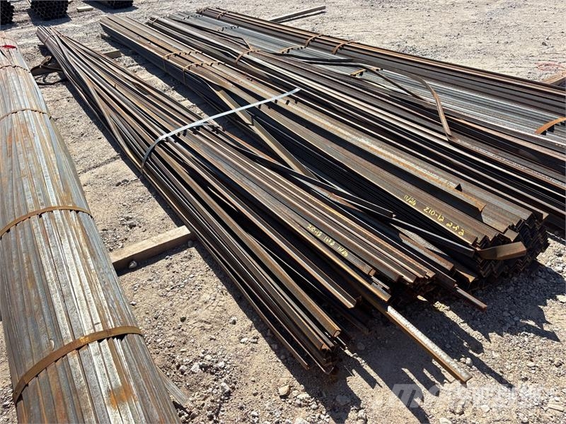 Quantity of (2) Bundles of Angle Iron (1) 1 in x 1 Vintsid, telfrid ja materjaliliftid