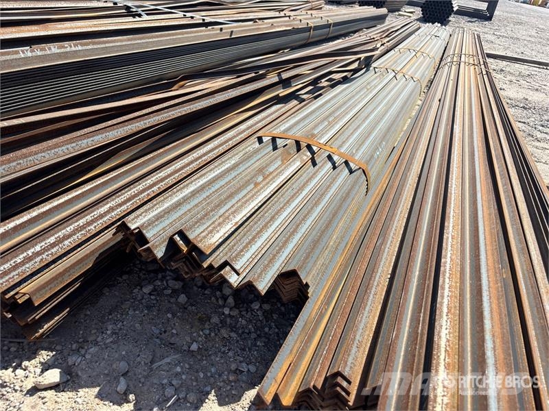 Quantity of (2) Bundles of Angle Iron (1) 2 in x 2 Vitle, dvigala in gradbeni dvižni sistemi