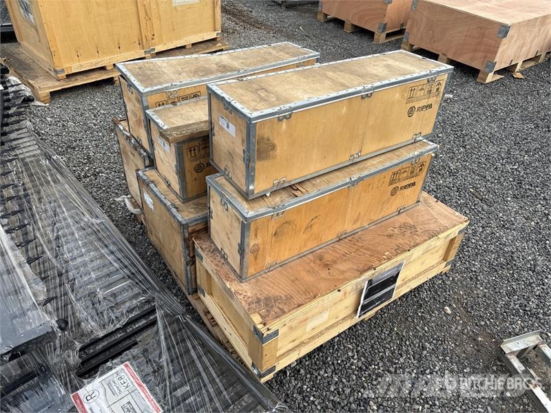  Quantity of (2) Control Panel معدات البناء - غير ذلك