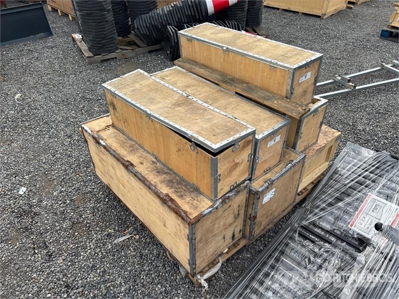 Quantity of (2) Control Panel معدات البناء - غير ذلك
