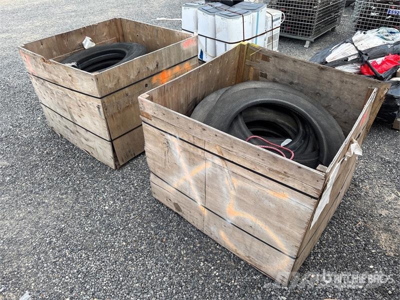  Quantity of (2) Crates of Traffic Barrel Tire Ring Ostale kargo komponente