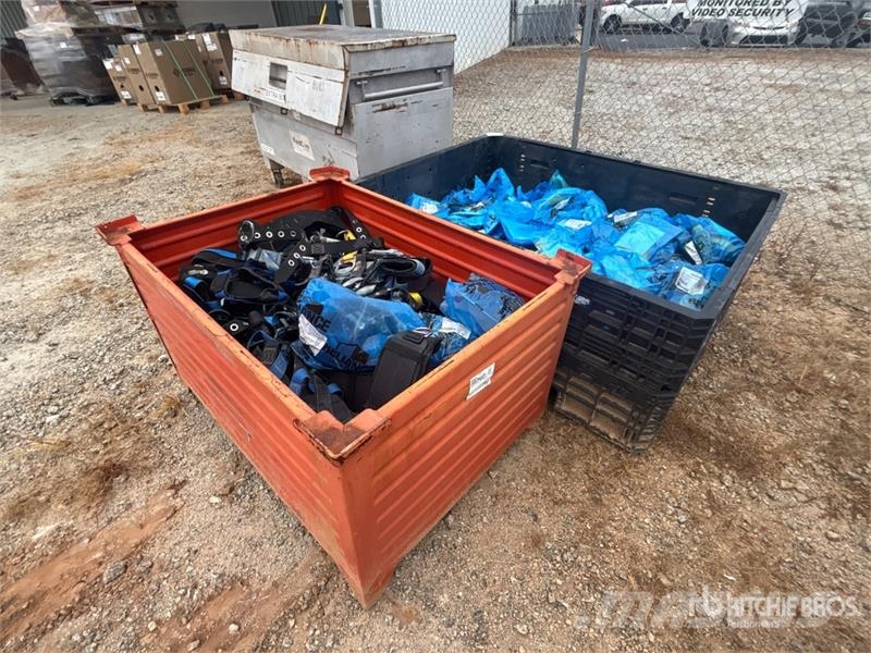  Quantity of (2) Crates of Safety Harnesses and Lan 건설 장비 - 기타