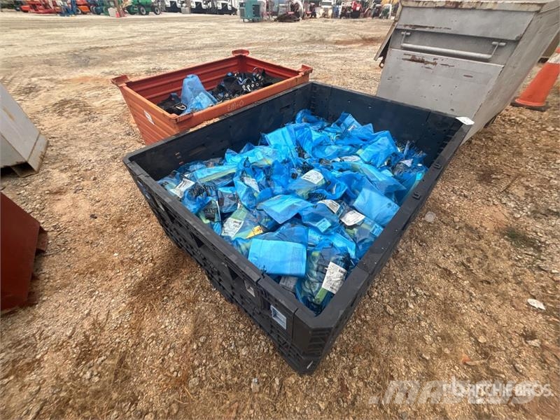  Quantity of (2) Crates of Safety Harnesses and Lan 건설 장비 - 기타