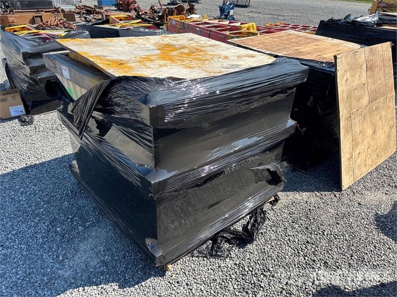 Quantity of (2) Crates of Contractor supplies Entreprenør - Andet
