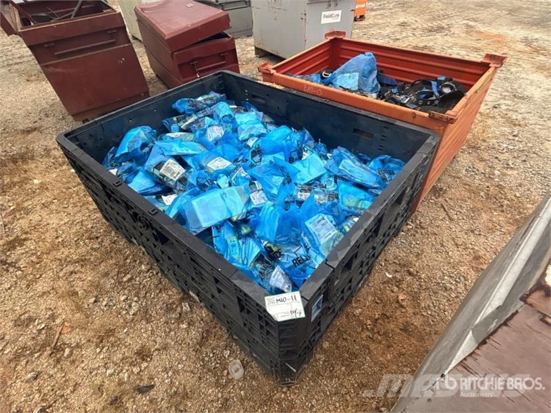  Quantity of (2) Crates of Safety Harnesses and Lan 건설 장비 - 기타