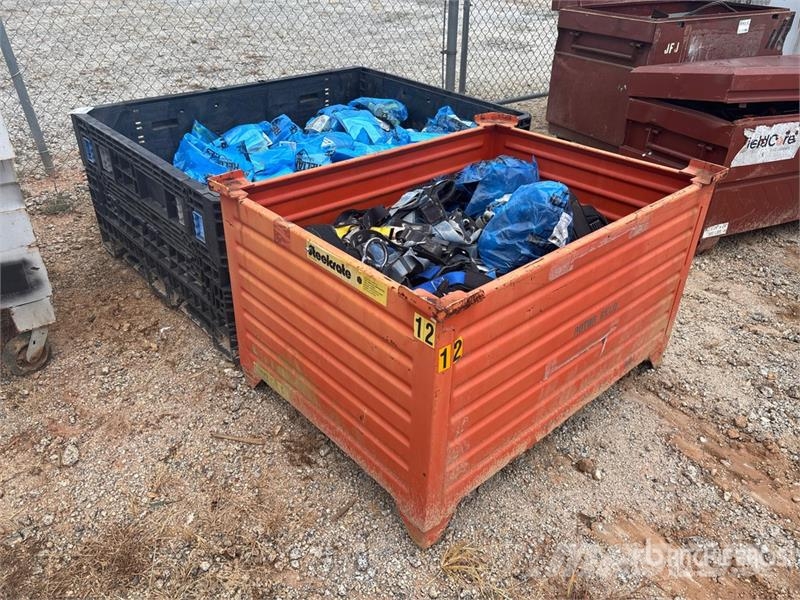  Quantity of (2) Crates of Safety Harnesses and Lan 건설 장비 - 기타