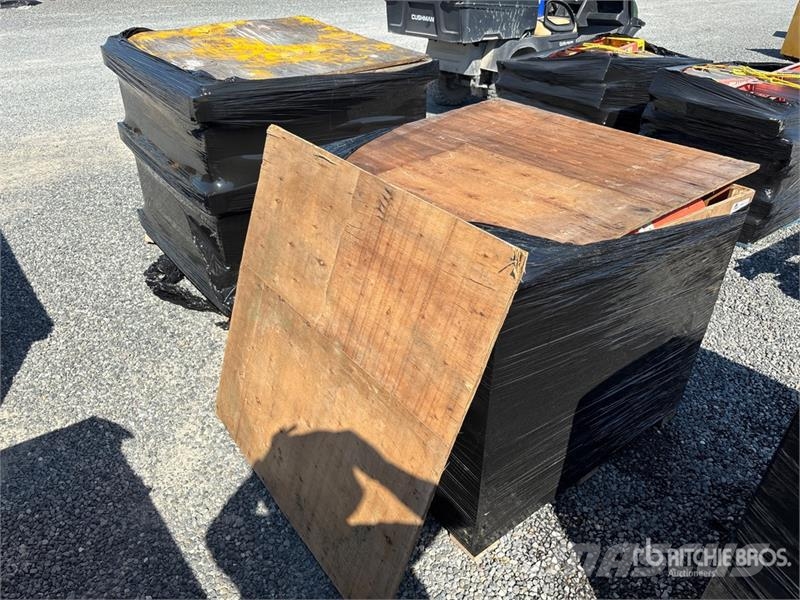 Quantity of (2) Crates of Contractor supplies Entreprenør - Andet