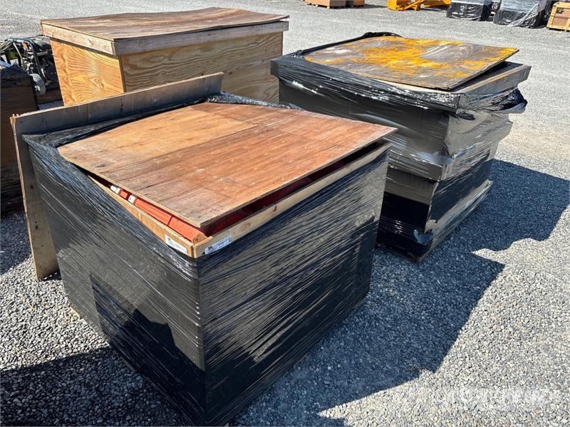Quantity of (2) Crates of Contractor supplies Entreprenør - Andet
