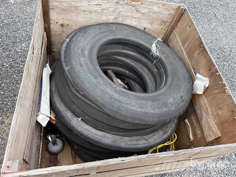  Quantity of (2) Crates of Traffic Barrel Tire Ring Ostale kargo komponente