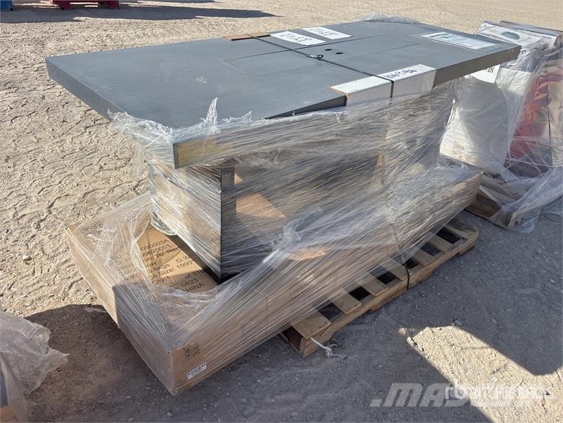 Quantity of (2) Fire Pit 76 in Adjustable Height P Andre komponenter