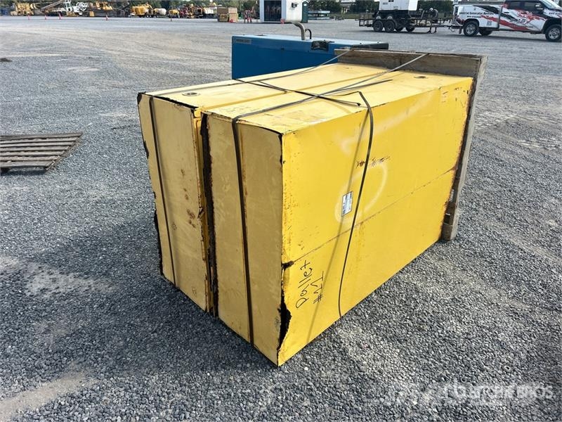 Quantity of (2) Flammables Cabinets Autres accessoires