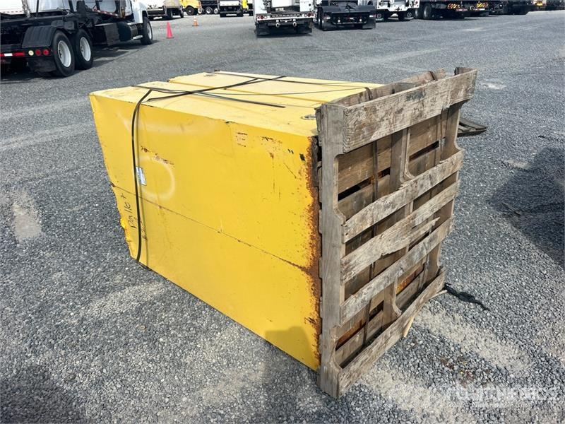 Quantity of (2) Flammables Cabinets Autres accessoires