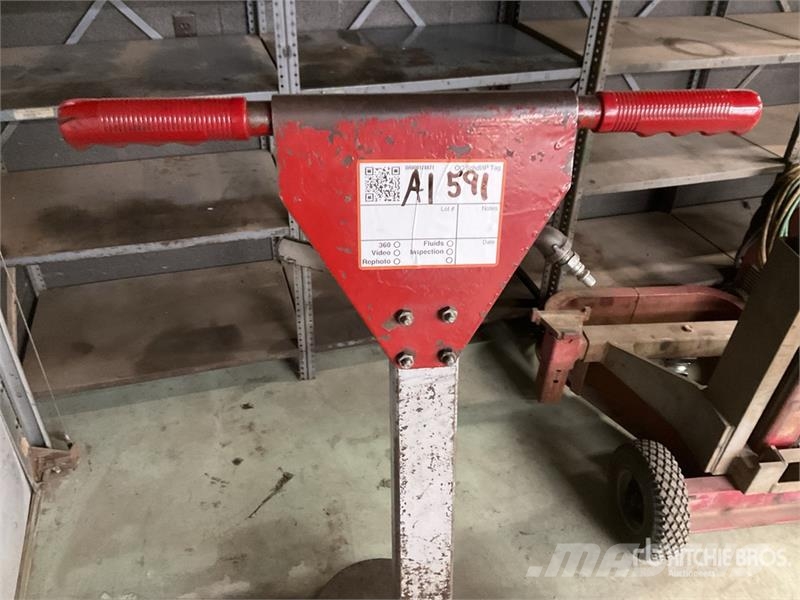 Quantity of (2) Floor Jack Építőipar - Egyebek