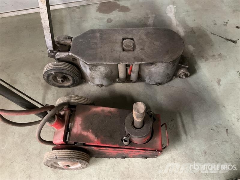 Quantity of (2) Floor Jack Építőipar - Egyebek