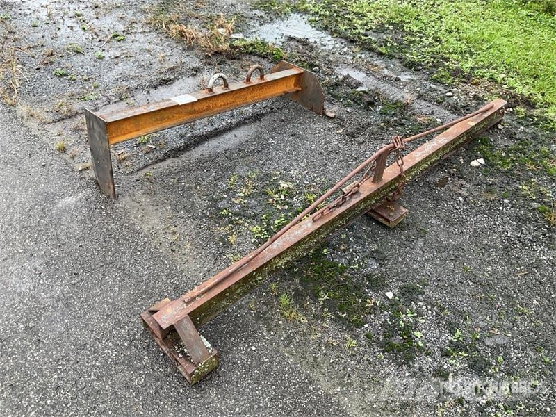 Quantity of (2) Forklift Lifting Attachments Andet tilbehør