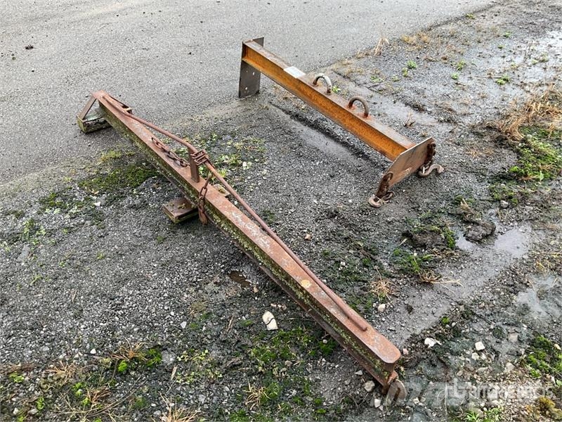 Quantity of (2) Forklift Lifting Attachments Andet tilbehør