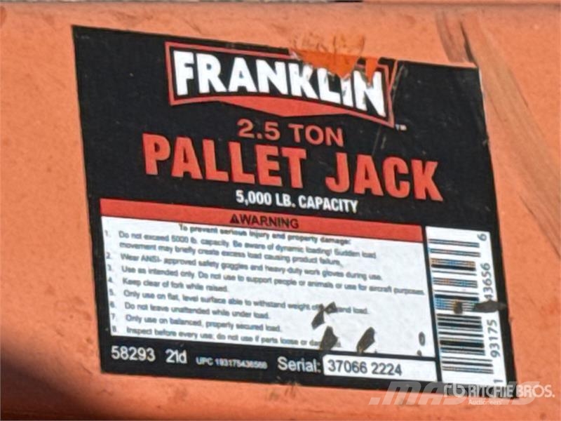 Quantity of (2) Franklin 2.5 ton Pallet Jack Pumppukärryt
