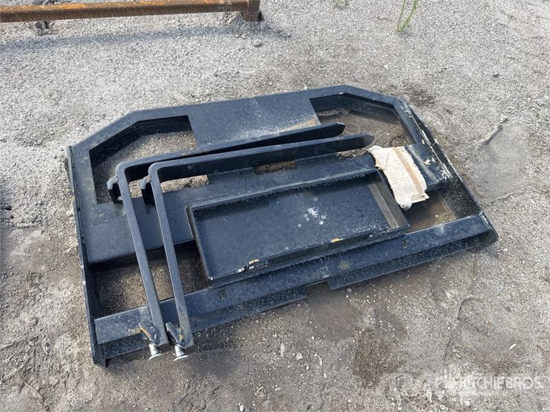 Quantity of (2) GIYI GY-FR47 30 in Mini Skid Stee Çatallar