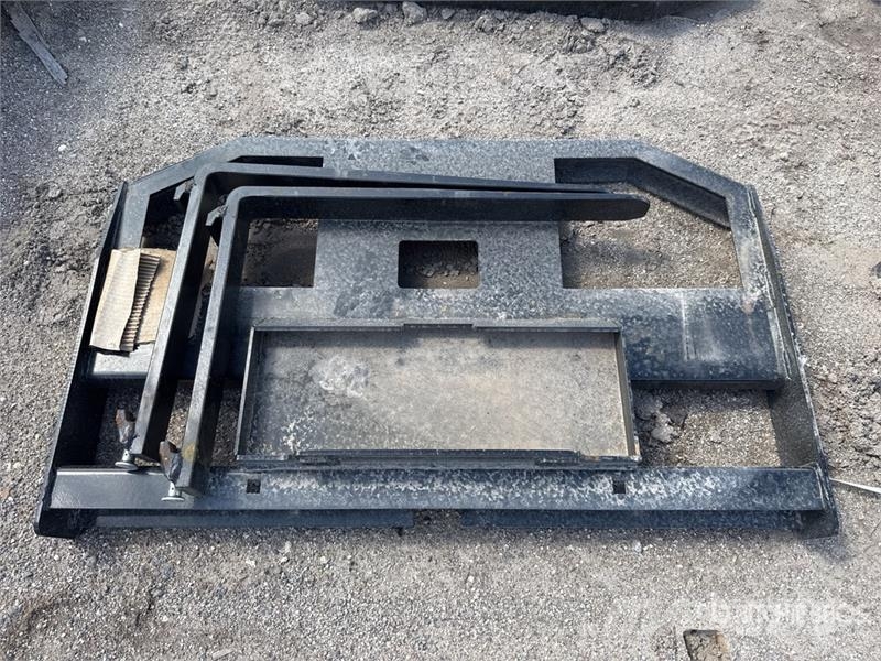  Quantity of (2)  GIYI GY-FR47 36 in Mini Skid Stee Çatallar
