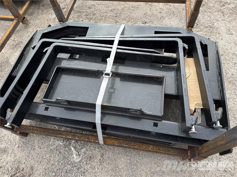 Quantity of (2) GIYI GY-FR47 36 in Mini Skid Stee Horquillas